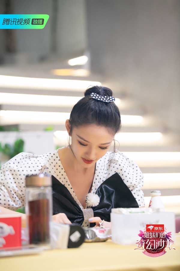 《姐妹们的奇幻沙龙》迎来多位新时代妈妈 景甜林允感受女性力量无限可能(图2)