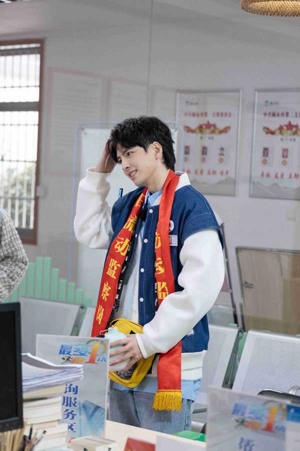 《名侦探学院5》杨迪为找线索使出浑身解数 庞博掉进游戏“黑洞”笑翻全场(图2) 《名侦探学院5》杨迪为找线索使出浑身解数 庞博掉进游戏“黑洞”笑翻全场(图2)