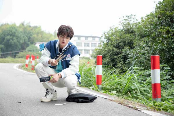 《名侦探学院5》杨迪为找线索使出浑身解数 庞博掉进游戏“黑洞”笑翻全场(图6) 《名侦探学院5》杨迪为找线索使出浑身解数 庞博掉进游戏“黑洞”笑翻全场(图6)