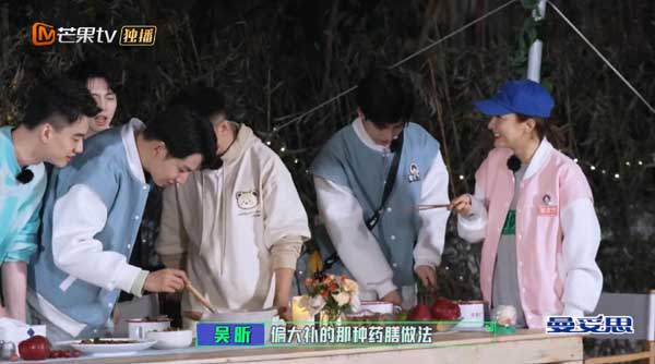 《名侦探学院5》杨迪为找线索大胆提问，齐思钧石凯宿舍即兴飙戏(图4)