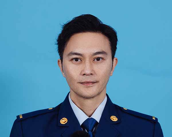 《我们的滚烫人生》体验消防员日常 制服证件照大公开(图1)