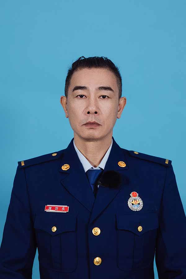 《我们的滚烫人生》体验消防员日常 制服证件照大公开(图2)