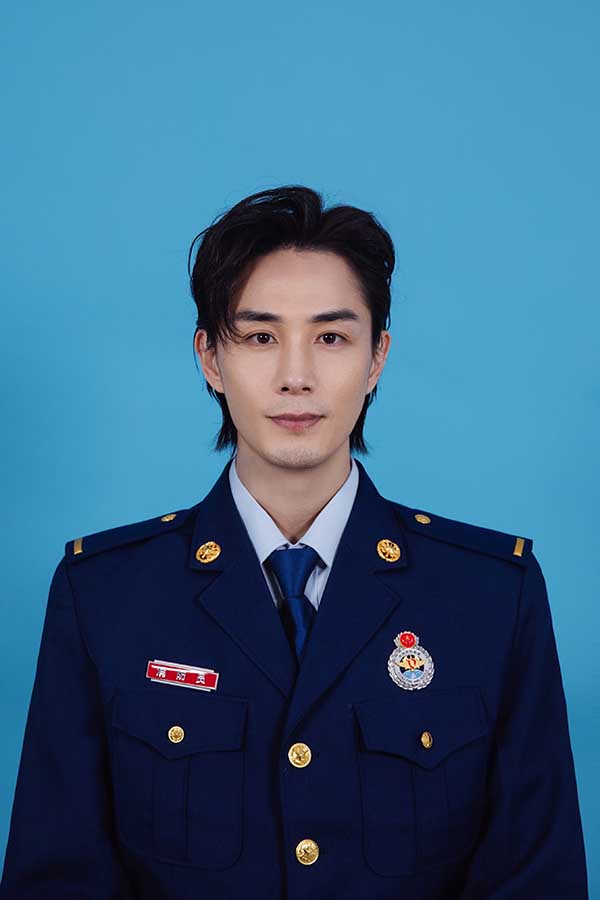 《我们的滚烫人生》体验消防员日常 制服证件照大公开(图3)