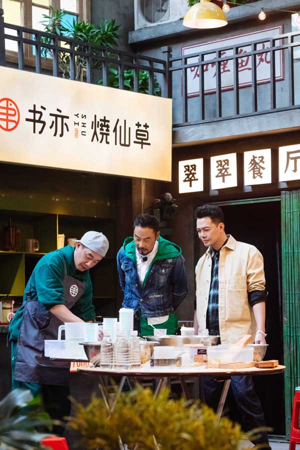 新任店长任达华坐镇《大湾仔的夜》，陈小春张智霖聊夫妻相处之道(图4)