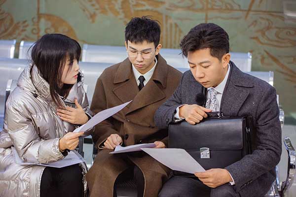 《我们的滚烫人生》陈小春法援初体验 张淇探访女子监狱泪崩(图3)