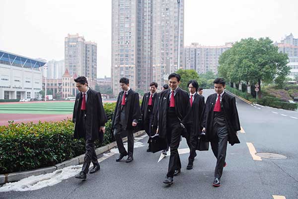 《我们的滚烫人生》法援站 张智霖张晋模拟法庭高能对峙(图1)