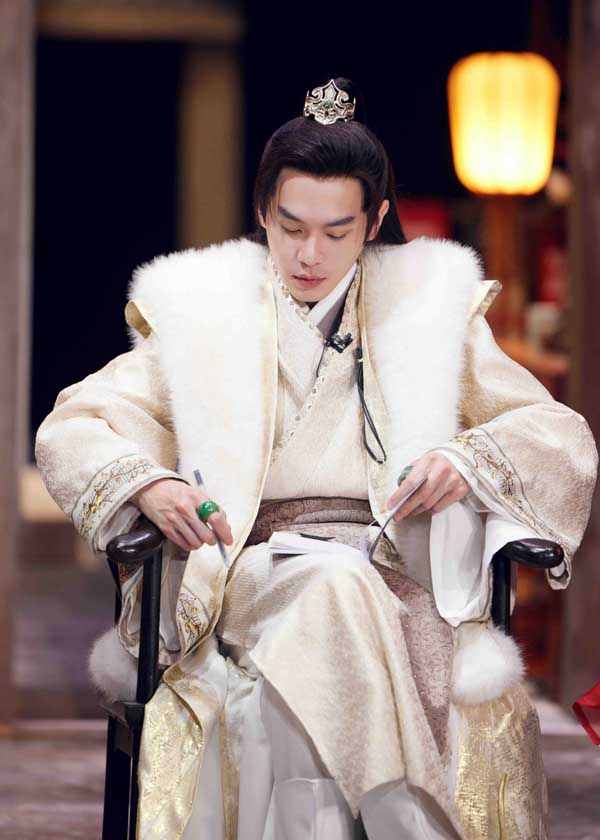 《大侦探7》张若昀自称是“湖南混血” 乔振宇王鸥演绎古偶“虐恋”(图5) 《大侦探7》张若昀自称是“湖南混血” 乔振宇王鸥演绎古偶“虐恋”(图5)