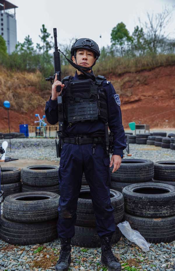 《我们的滚烫人生》特警站训练难度升级 战前决心书催人泪下(图1)