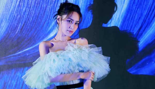 钟欣潼《乘风破浪》成团 Twins 再唱经典《下一站天后》爷