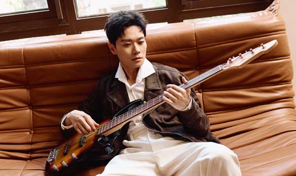 曹骏首登《CHIC》杂志封面 夏日大片演绎“无问轻重”初心