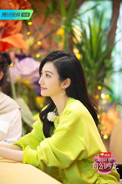 《姐妹们的奇幻沙龙》展现不同青春模样  景甜林允为做客母女拍摄闺蜜照(图1)